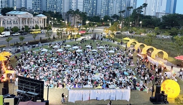 지난 6월 신대도서관 잔디광장에서 열린 신대도서관 달빛 음악회