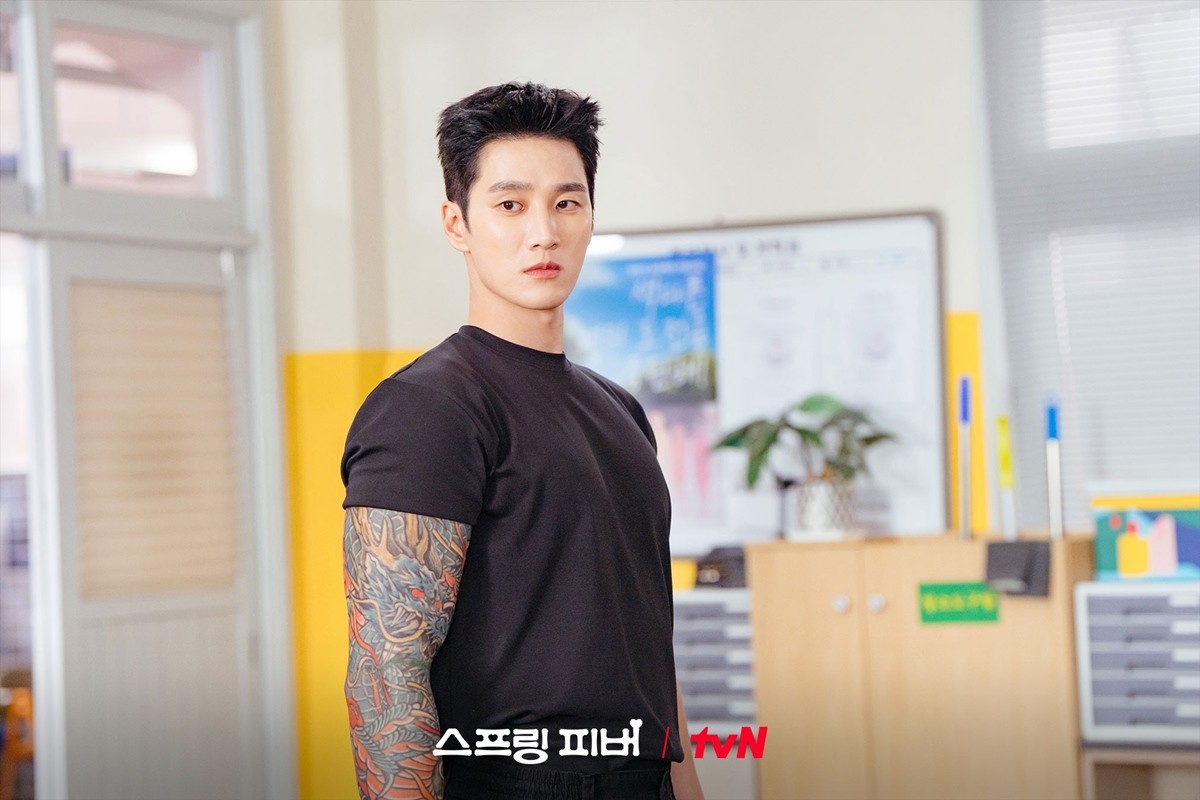 '스프링 피버'에서 선재규 역을 맡은 안보현 / tvN