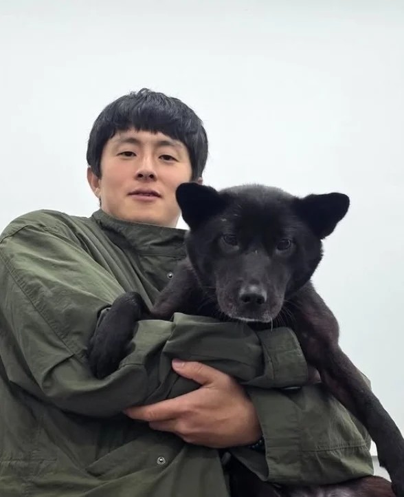 웹툰 작가 기안84와 유기견 / 인스타그램 '셀럽인'