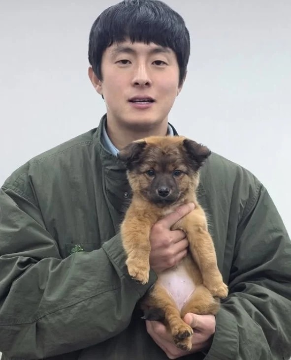 웹툰 작가 기안84와 유기견 / 인스타그램 '셀럽인'