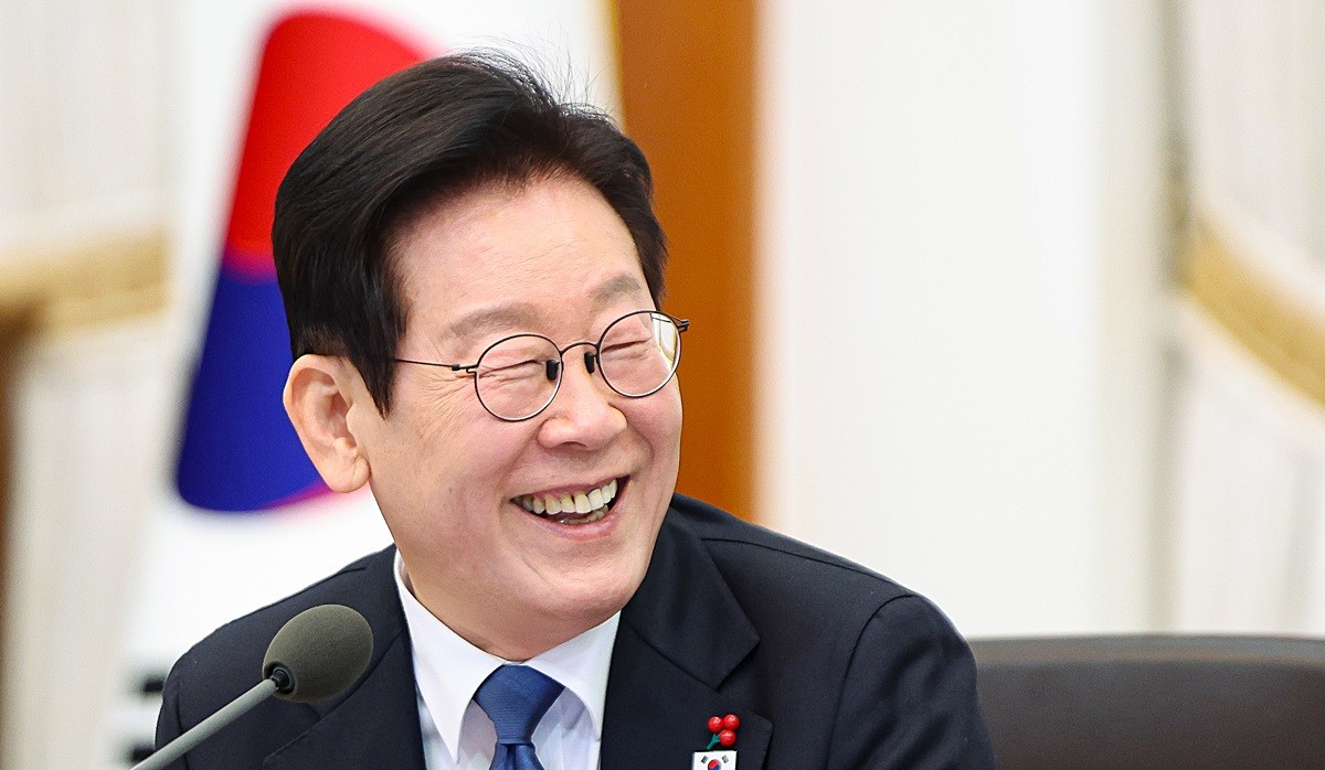 이재명 대통령 자료 사진. 이 대통령은 '중국의 가장 큰 현안이라고 할 수 있는 대만 문제에 있어서 '하나의 중국'을 존중한다는 입장은 변함이 없다'라고 말했다. 이 대통령은 중국 국빈방문을 앞두고 2일 방송된 중국 CCTV와의 인터뷰에서 '한중 수교 당시 대한민국 정부와 중국 정부 간 합의된 내용은 여전히 한중 관계를 규정하는 핵심 기준으로 유효하다. 저 역시도 '하나의 중국'을 존중한다'라며 이렇게 밝혔다. / 뉴스1