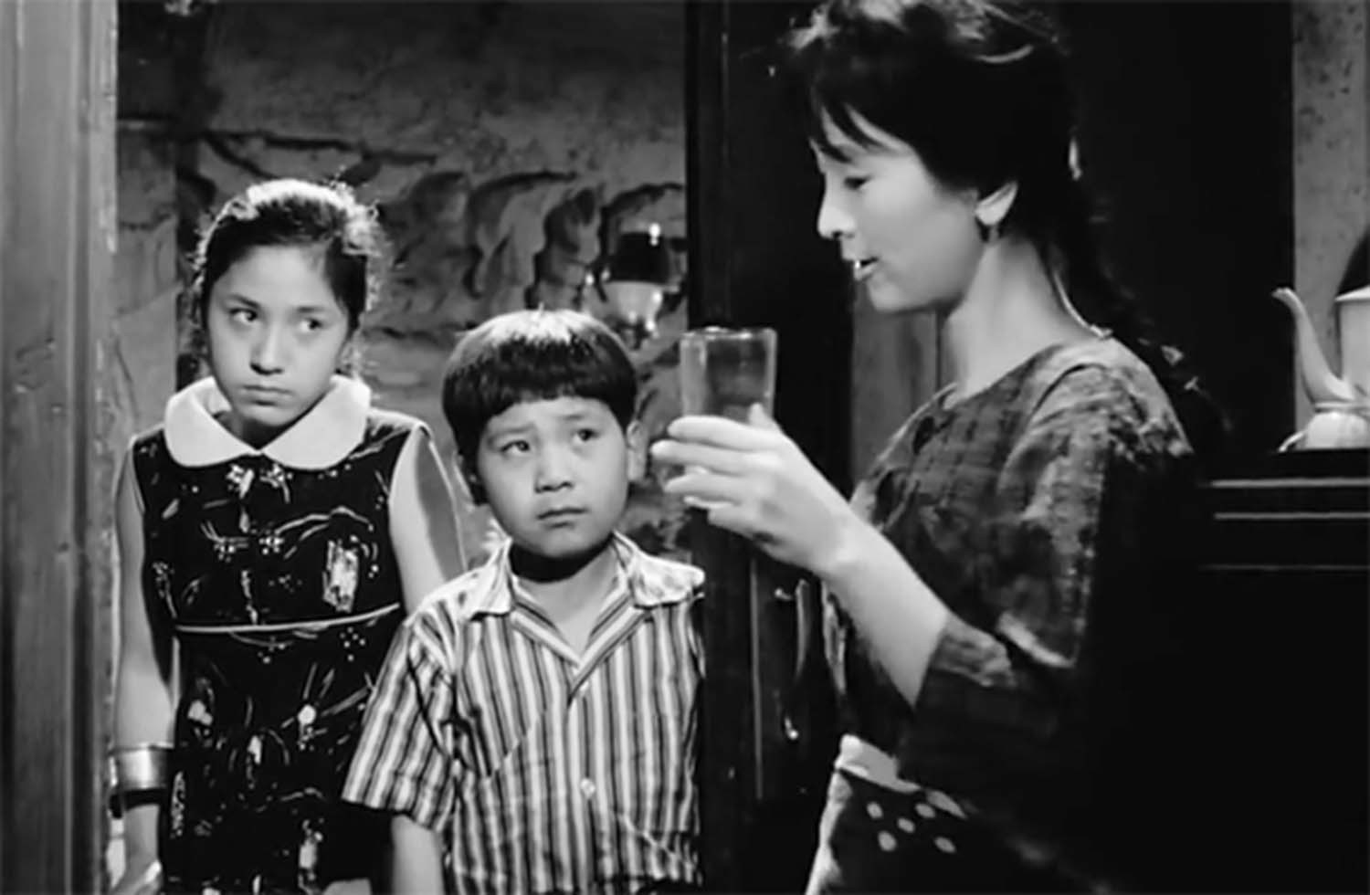 안성기(가운데)는 9세 때 김기영 감독의 명작 '하녀'에 출연했다.