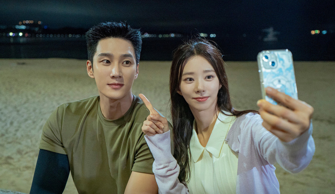 드라마 '스프링 피버' 주연 배우 안보현과 이주빈 / tvN