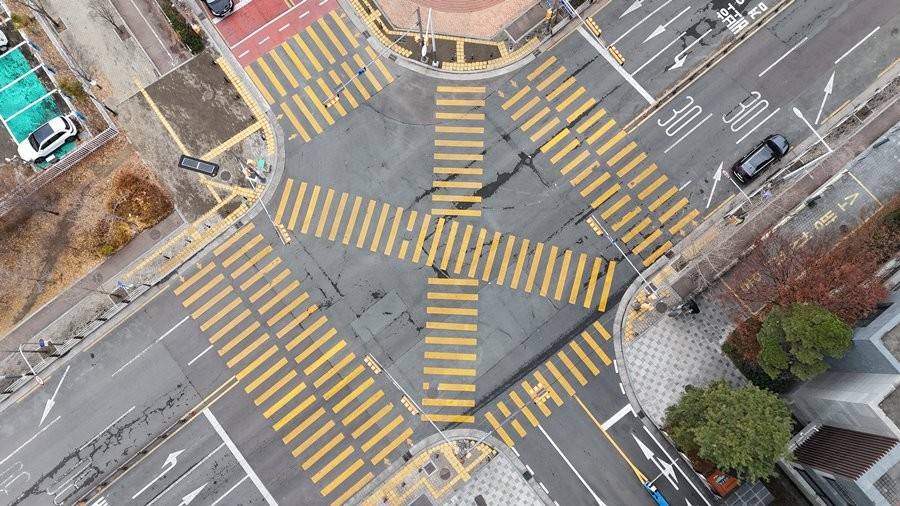 대구 대실초 인근 어린이보호구역에 설치된 노란색 횡단보도. / 대구 달성군 제공