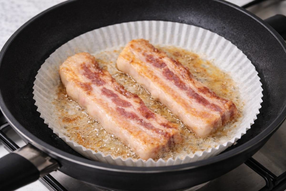 '집에서 삼겹살 깔끔하게 구워 먹는 방법!' 기사 내용 토대로 AI툴 활용해 제작한 자료사진.