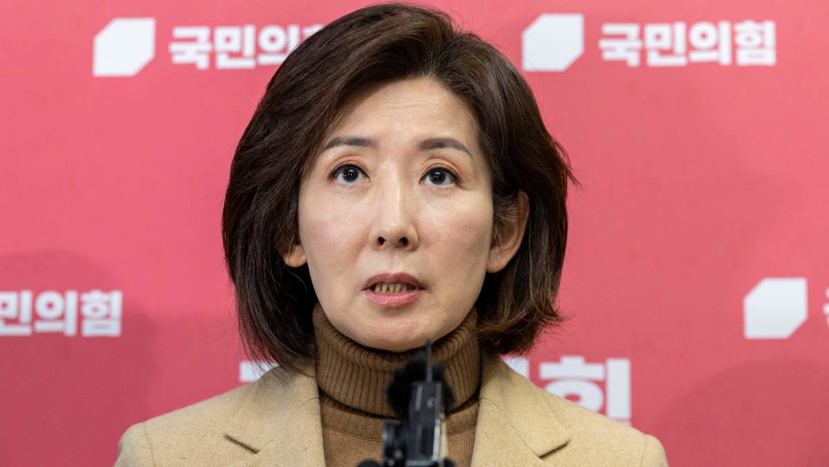 국민의힘 나경원 의원이 5일 국회에서 법제사법위원회 소속 의원들과 함께 국회에서 민주당 일방적 법사위 회의 취소 통보 규탄 기자회견을 하고 있다. / 뉴스1