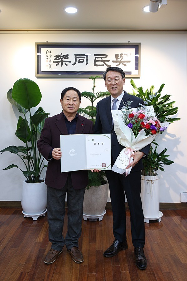 김상수 부시장 임용장 수여 (왼쪽 주광덕 시장, 오른쪽 김상수 부시장)