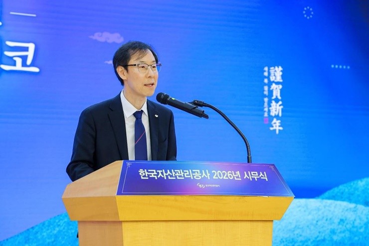 정정훈 캠코(한국자산관리공사) 사장은 1월 2일(금) 부산국제금융센터(BIFC) 본사에서 열린 ‘2026년 시무식’에서 신년사를 통해 “캠코는 ‘포용적 금융’을 통해 국민의 삶에 안정을, ‘생산적 금융’을 통해 국가 산업에 활력을 더하여 정부 정책 기조에 적극 부응해 나가겠다”고 밝혔다. / 사진제공=캠코