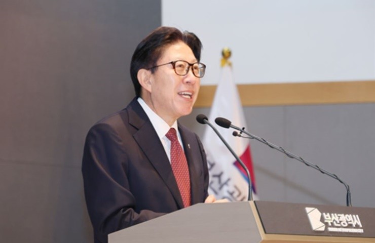 부산시(시장 박형준)는 2026년 병오년 새해를 맞이해 오늘(2일) 오전 9시 시청 대강당에서 올해의 업무 시작을 알리는 시무식을 개최했다고 밝혔다. / 사진제공=부산시