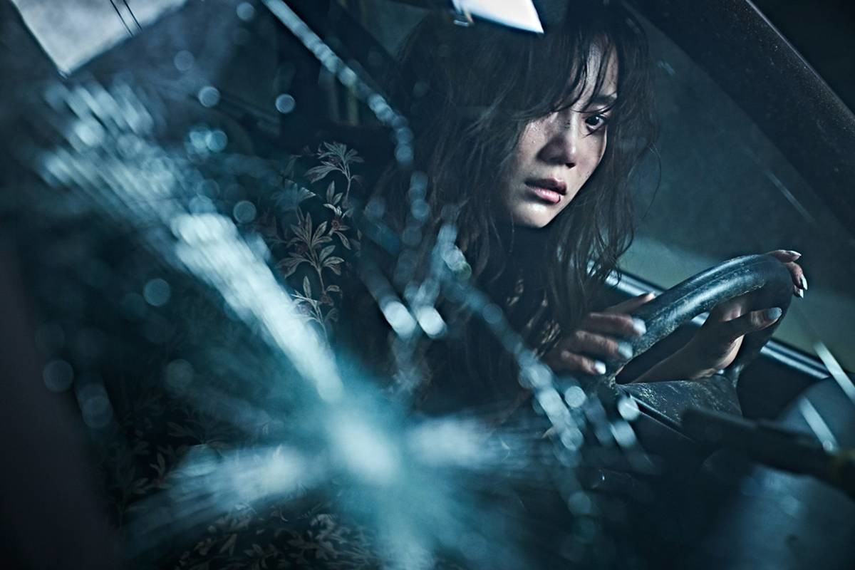 실관람객 평점 8.0 입소문 여전한 19금 한국 영화 / 플러스엠 엔터테인먼트