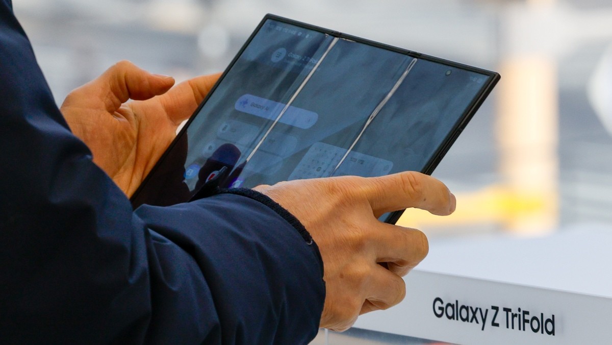 삼성전자의 두 번 접는 스마트폰 '갤럭시 Z 트라이폴드' / 뉴스1