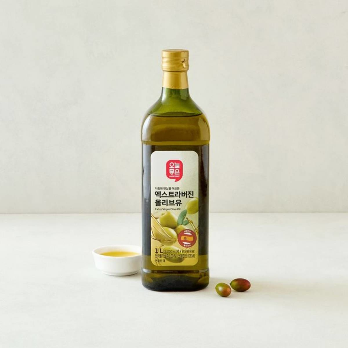 롯데마트가 PB(자체브랜드) 상품으로 9900원에 출시한 '오늘좋은 엑스트라버진 올리브유(1ℓ·스페인산)'. / 롯데마트 제공