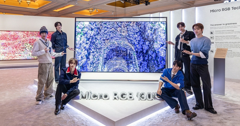 K팝 아티스트 라이즈(RIIZE)와 130형 마이크로 RGB TV / 삼성