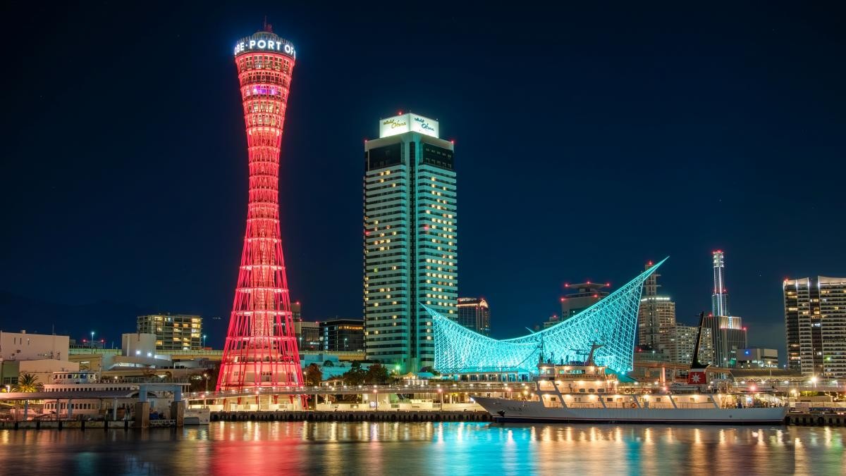 고베 포트타워. / Gengorou-shutterstock.com