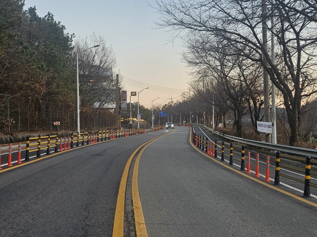 성남시 수정구는 청계산로 자전거도로 1.9㎞ 구간에 안전시설물을 설치했다. / 성남시 수정구