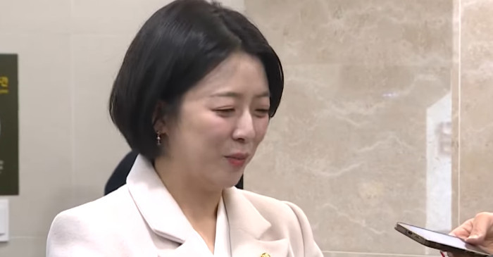 고 안성기 빈소에서 인터뷰에 응하는 배현진 국민의힘 의원 / 유튜브 '채널A News'