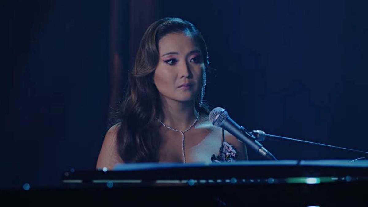 '에밀리, 파리에 가다' 1~5 시리즈에 민디 천 역으로 출연한 한국계 배우 애슐리 박. / 넷플릭스-유튜브 'Still Watching Netflix'