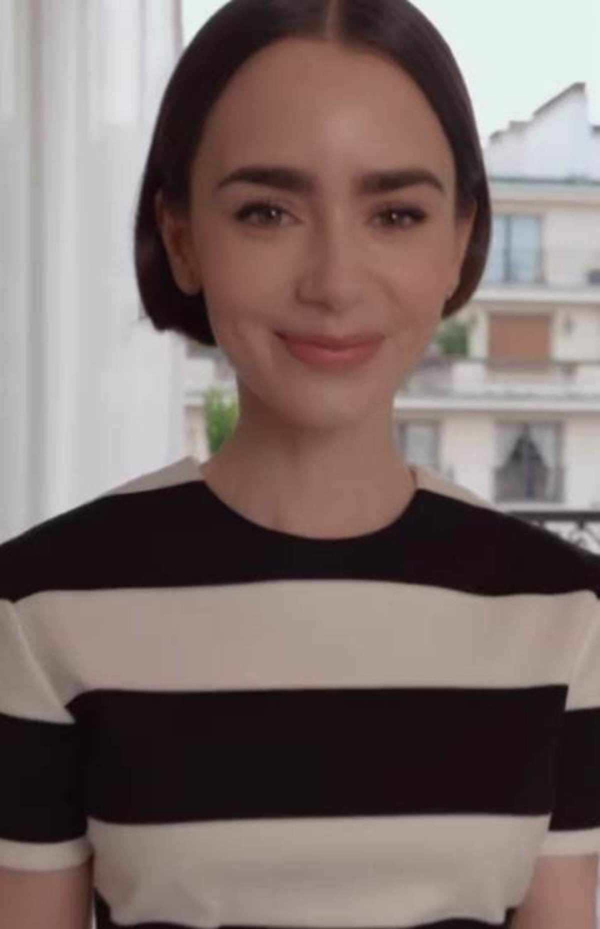 '에밀리, 파리에 가다' 시즌6  확정 영상 속 릴리 콜린스. 릴리 콜린스는 '에밀리, 파리에 가다' 시리즈에서 주인공 에밀리 역을 맡고 있다.   / 넷플릭스 공식 인스타그램