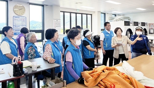 동복면장·이장·부녀회장 등이 화순 사평빨래방 견학