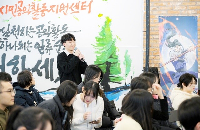 ‘스튜디오 순천, 웹툰애니메이션 스쿨’ 교육생이 입교 소감을 발표하고 있다.