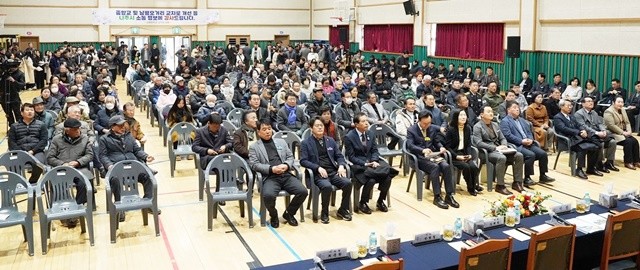 7일 남평중학교 체육관에서 열린 주민과의 대화에 윤병태 시장을 비롯한 주요 공직자와 시의원, 주민 등 200여 명이 참석했다.