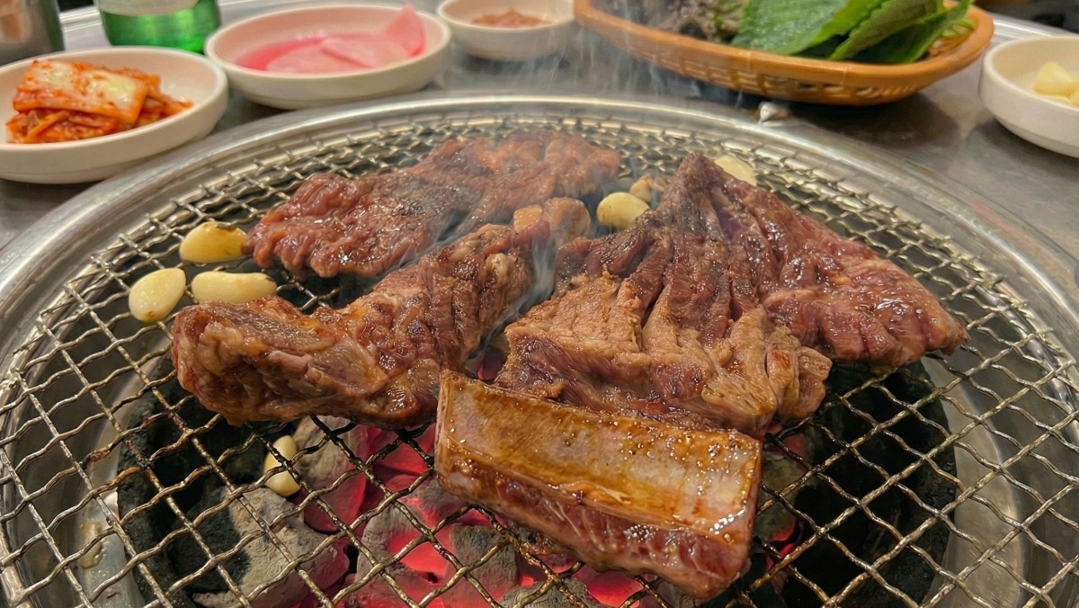 기사를 바탕으로 AI가 생성한 자료사진. 실제 가게 메뉴와 무관합니다.