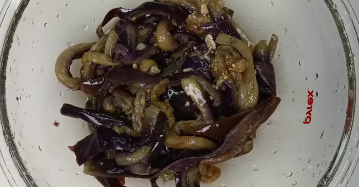 가지는 식감이 부드럽고 영양소가 풍부해 아이들이 먹기에도 좋은 반찬이다. / 유튜브 '주부나라'