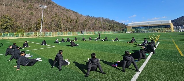 완도에서 전지훈련을 한 경기대학교 축구팀
