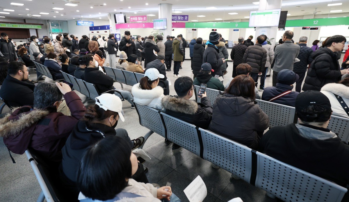 민원인으로 붐비는 운전면허시험장 / 뉴스1