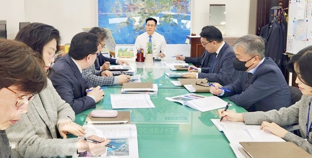 조석훈 목포시장 권한대행이 대반동·선창권역 현안업무 점검회의를 주재하고 있다.