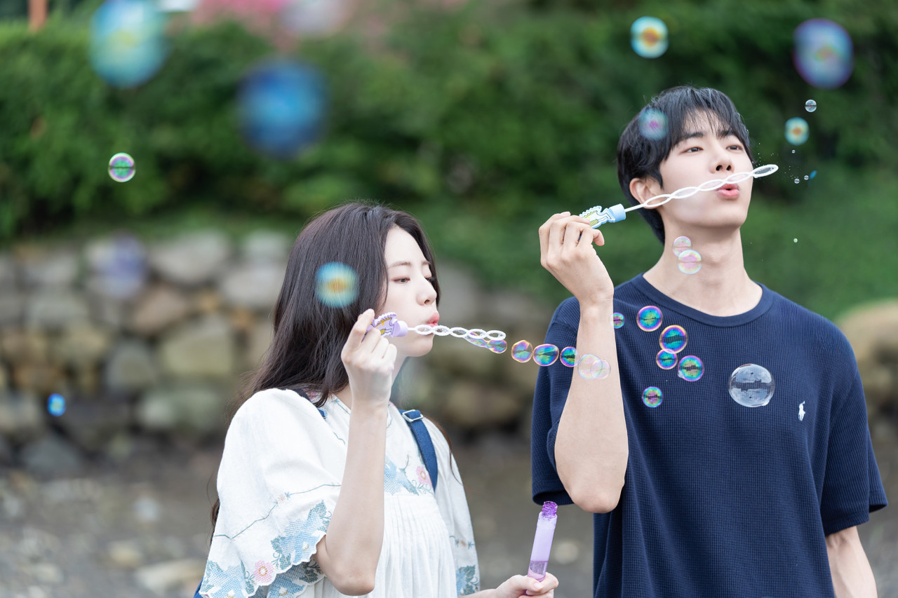 '오늘 밤, 세계에서 이 사랑이 사라진다 해도' 스틸컷. / 바이포엠스튜디오