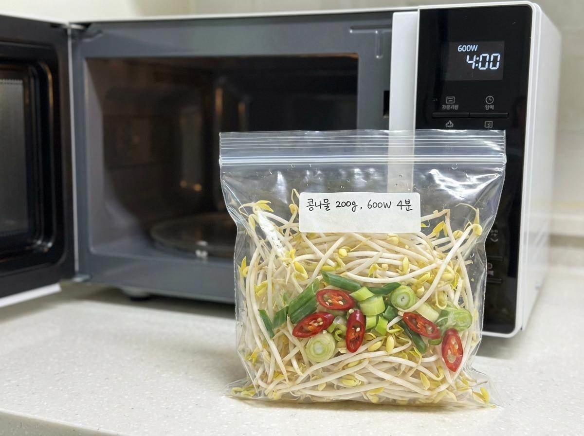 지퍼백으로 초간단 '콩나물찜'도 쉽게 완성할 수 있다. 기사 내용 토대로 AI툴 활용해 제작한 자료사진.