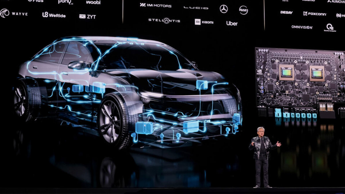 알파마요에 대해 설명하는 젠슨 황 엔비디아 최고경영자. / 엔비디아