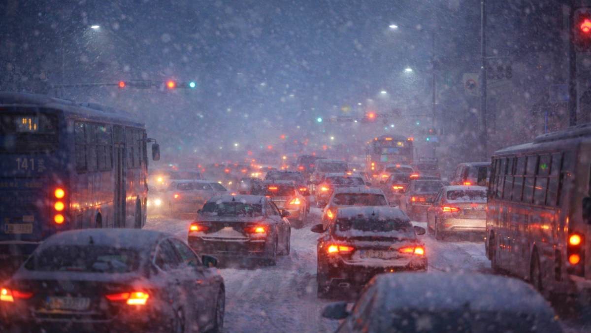 9일 밤부터 10일 저녁까지 최대 8㎝의 눈이 내릴 것으로 예보된 경기도. 기사 내용 토대로 AI툴 활용해 제작한 자료사진.