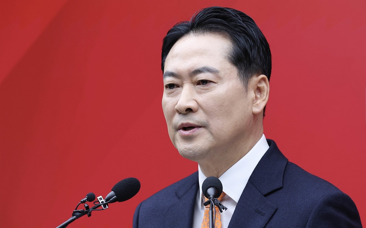 장동혁 국민의힘 대표가 7일 서울 여의도 중앙당사에서 열린 긴급기자회견에서 당 쇄신안 등을 발표하고 있다. 자료 사진. 장 대표는 10일 6·3 지방선거를 앞두고 온라인 댓글에 국적을 표기하고 외국인의 지방선거 투표권을 제한할 것을 요구했다. 장 대표는 '지방선거 투표권이 있는 외국인이 14만 명을 넘어섰다'라며 '분명 국민은 위협을 느끼고 있다. 이제라도 민심을 따라야 한다'라고 강조했다.        / 뉴스1