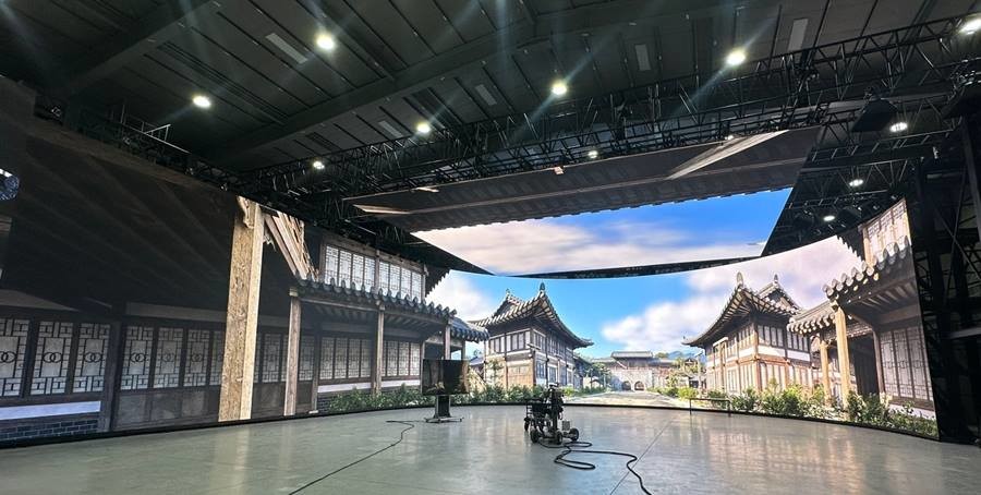 경상북도가 가상현실과 증강현실 등을 기반으로 하는 가상융합산업을 지역 산업의 새로운 성장축으로 세우고 2026년부터 본격적인 정책 실행에 돌입한다./경북도