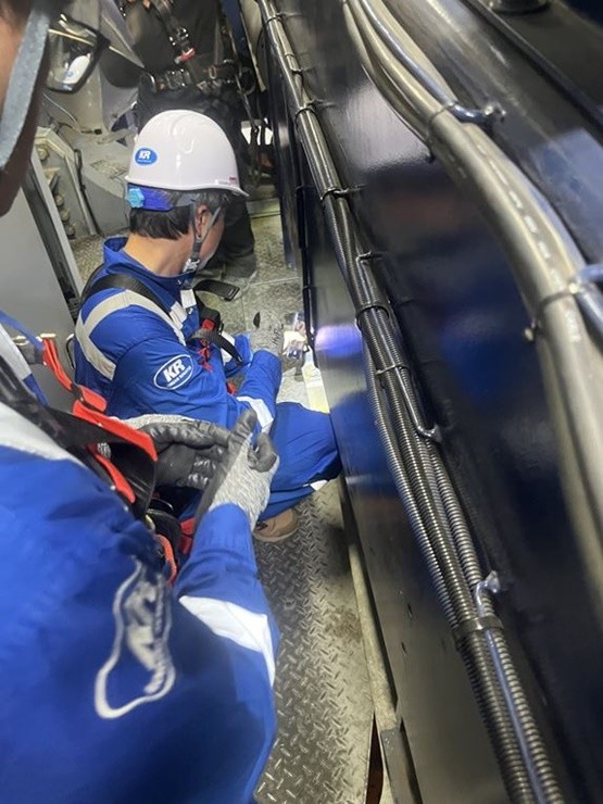 KR(한국선급, 회장 이영석)은 지난 12월 30일 제주특별자치도청에서 열린 ‘2025년 유공자 시상식’에서 제주도 내 풍력발전 시설의 안전체계 강화에 기여한 공로로 제주특별자치도지사 표창을 수상했다. / 사진제공=한국선급