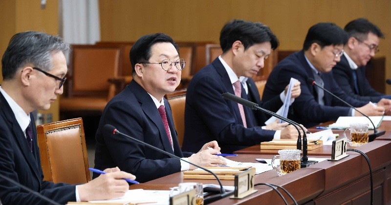 12일 주간업무회의를 주재하고 있는 이장우 대전시장 / 사진=대전시