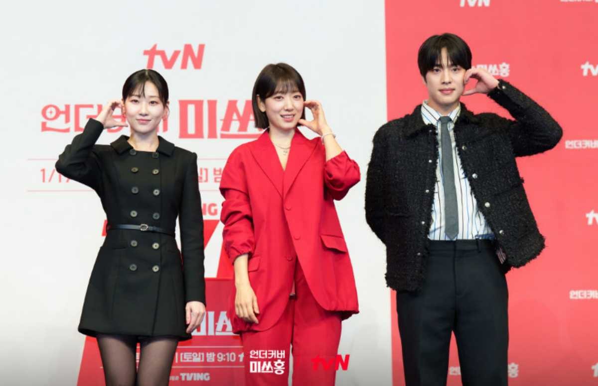 12일 '언더커버 미쓰홍' 제작발표회 참석한 배우 하윤경, 박신혜, 조한결. 고경표는 건강 이유로 불참했다. / tvN 제공