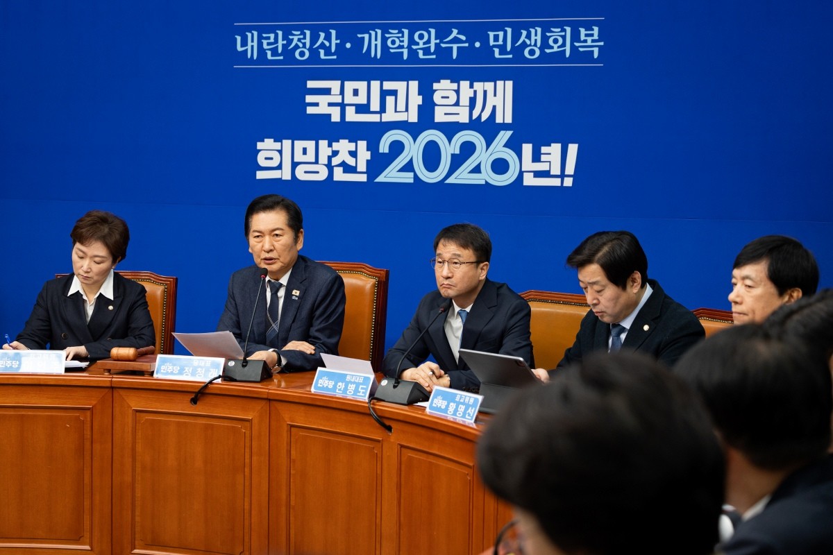 정청래 더불어민주당 대표가 12일 서울 여의도 국회에서 열린 최고위원회의에서 모두 발언을 하고 있다.  / 뉴스1