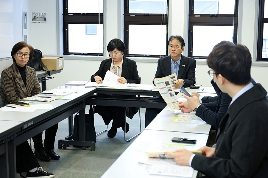 하코다테 마치즈쿠리센터 관계자들과 면담하는 고양시 방문단