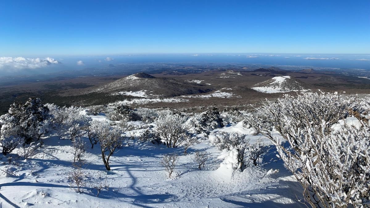 눈 덮인 한라산 영실 탐방로. / 뉴스1