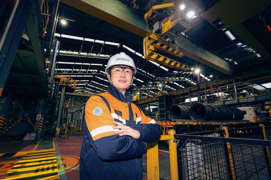 지능형 자동크레인 로직을 개발한 포스코 포항제철소 생산기술부 김병국 주임/포스코