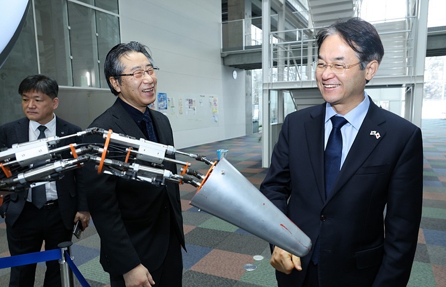 하코다테 공립미래대학 방문(스즈키 케이지 학장(왼쪽), 이동환 고양특례시장(오른쪽))