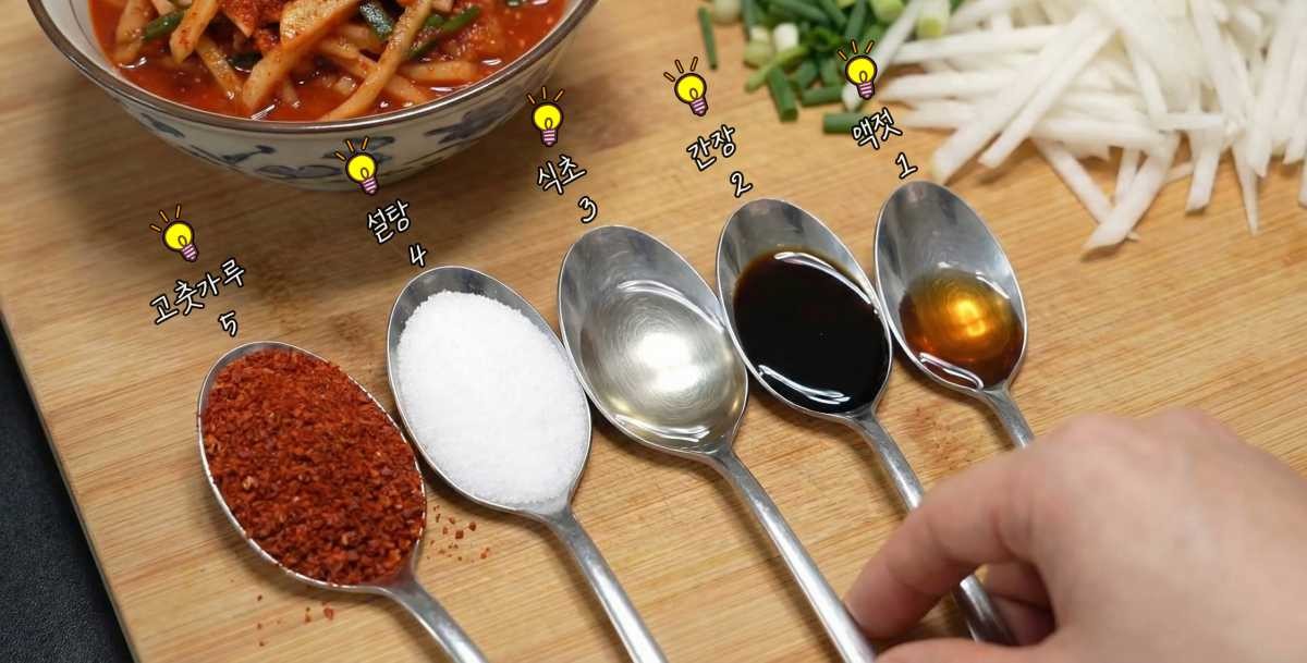 무생채 '54321' 비법. 기사 내용 토대로 AI툴 활용해 제작한 자료사진.