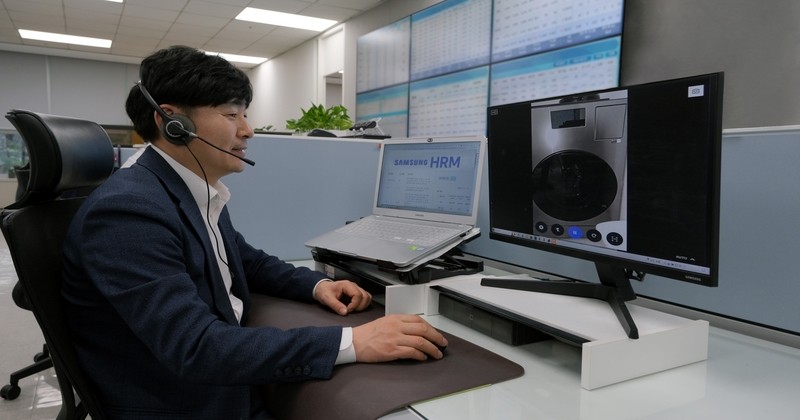 삼성전자서비스 컨택센터 상담사가 가전제품 원격진단(HRM)을 진행하는 모습 / 삼성전자
