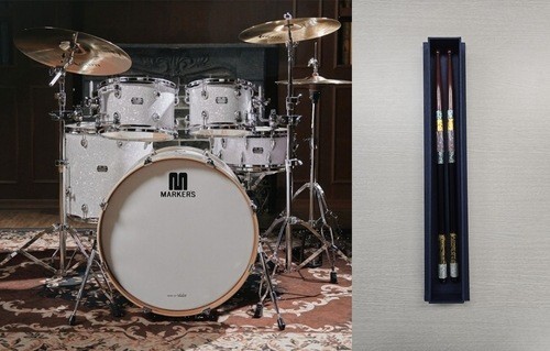 이재명 대통령이 다카이치 총리에게 선물한 한국산 드럼 세트. / 청와대