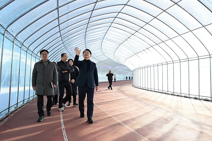 의정부시가 1월 13일 의정부종합운동장에서 동계 육상트랙 운영 현황 등을 점검했다