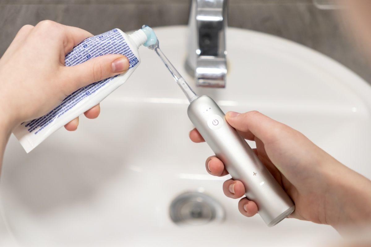 치약 사진 / aileenchik-shutterstock.com