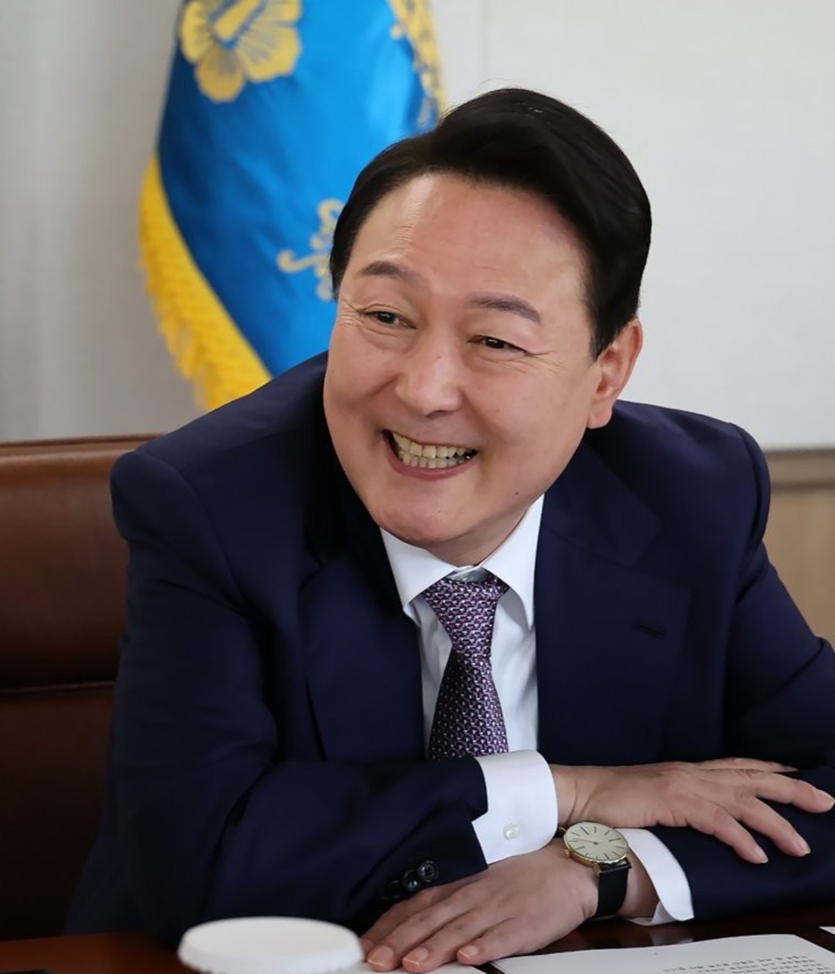 윤석열 전 대통령이 활짝 웃는 자료 사진으로 기사와 관련 없음. 2022년 5월 11일 서울 용산 대통령실 청사에서 열린 수석비서관 회의 때 찍힌 모습. / 연합뉴스